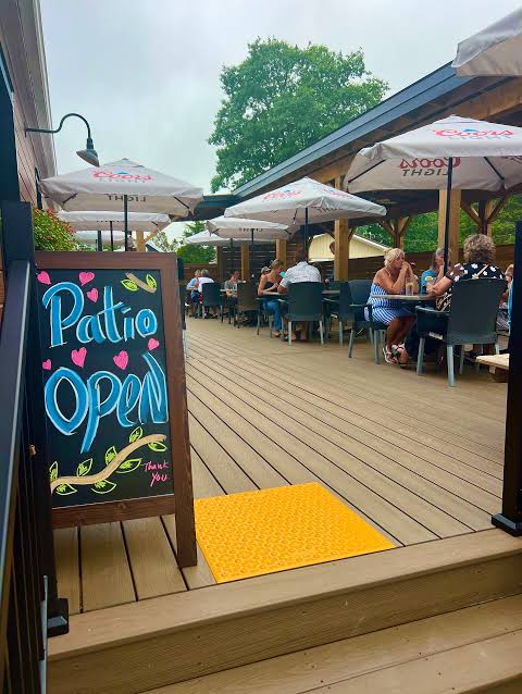 Crabby Joe's patio